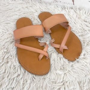 Amazon Essentials Women's Tan Natural Strappy Flat Sandals Size 7.5